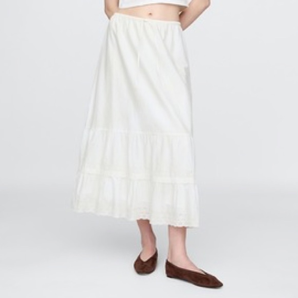 NWT Gap Petite Eyelet Tiered Maxi Skirt Sz Medium MP White